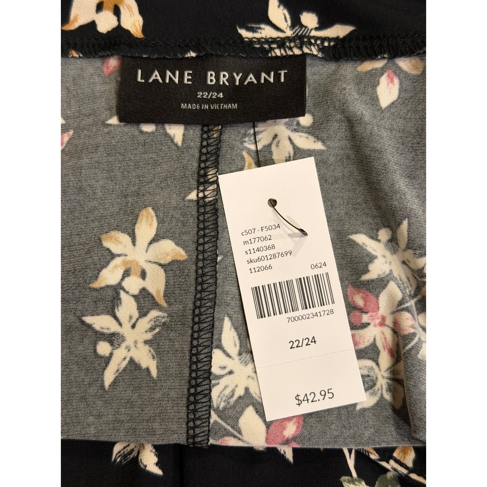 Lane Bryant Women Top Black Floral 22/24 Plus Short Sleeve Scoop Neck T-Shirt - Picture 3 of 7